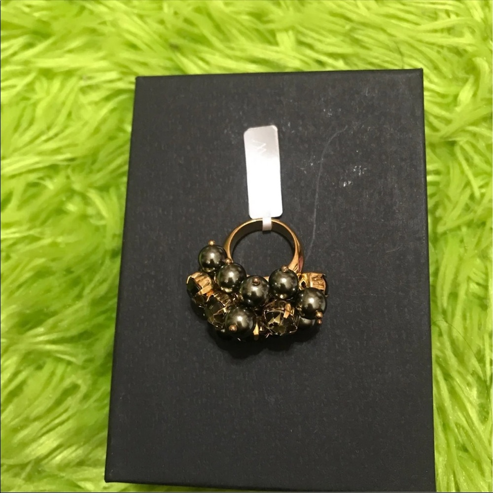 COPY - J.CREW GOLD AND DARK PEARL CUBIC ZICONIA STATEMENT RING
SIZE：M